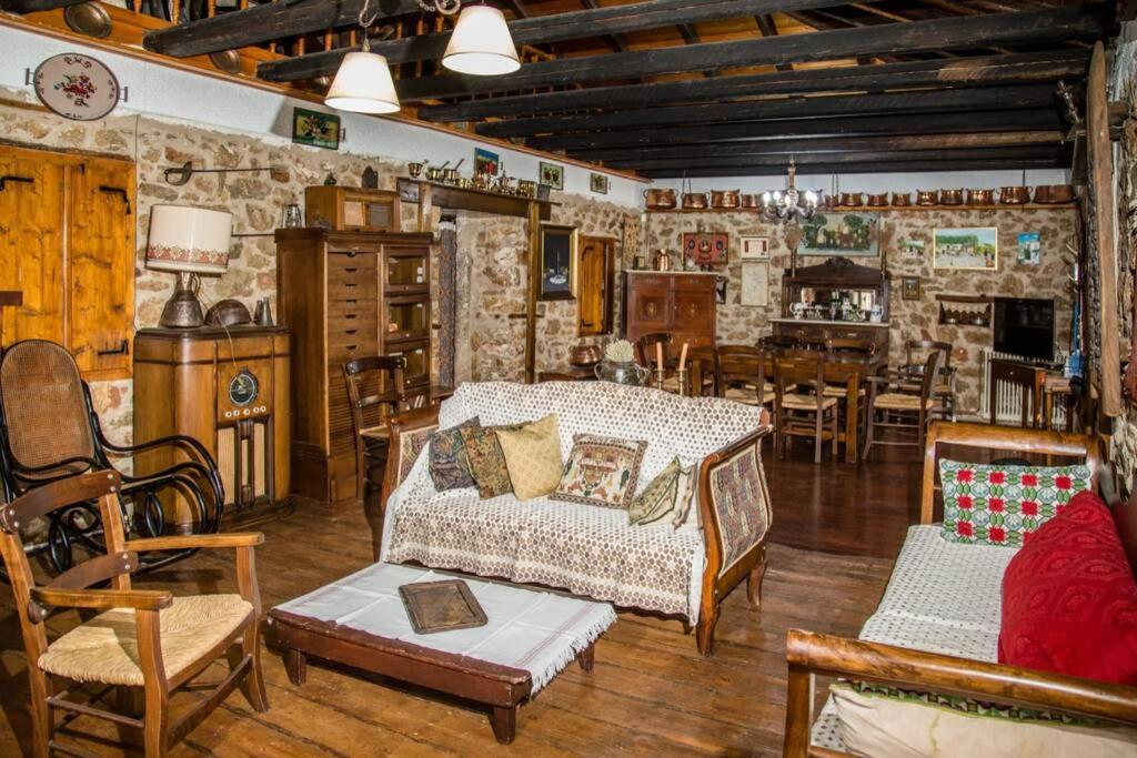 Pontinos Old House Villa มิลอย ภายนอก รูปภาพ